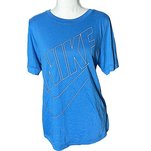NIKE: NWT Women’s Shirt Sleeve Logo Graphic T-Shirt -Size Small - Picture 1 of 9